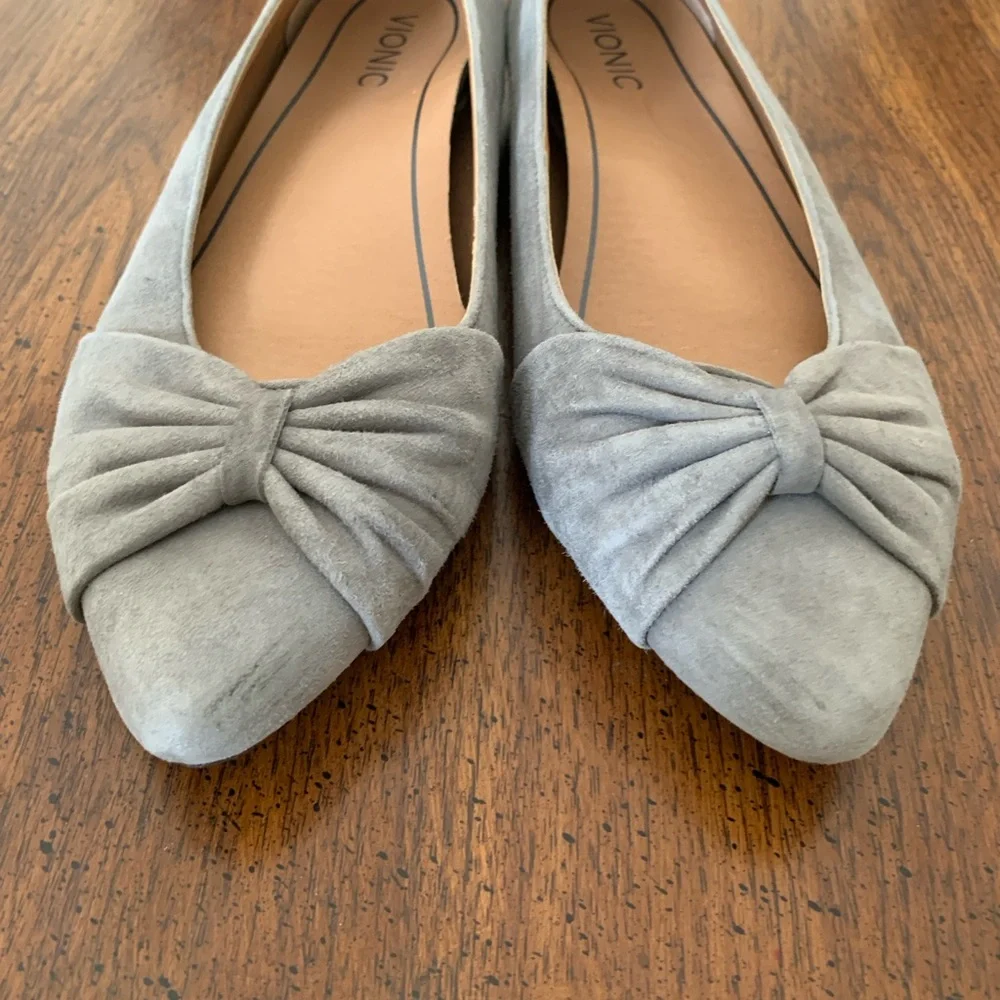 Vionic Women's Gray Bow Pointed-Toe Flats - Picture 3 of 5